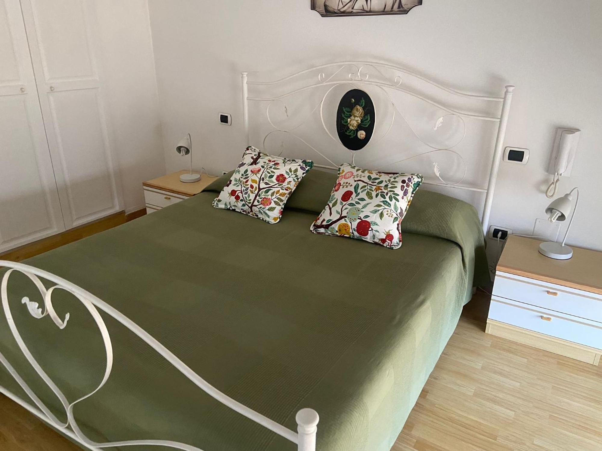 Pm 13A Via Tenente Devenuto Guest House Giovinazzo Exterior foto